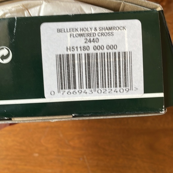 Belleek NIB Irish China Holy & Shamrock Flowered Cross Wall Hanging Collectible - Picture 7 of 7